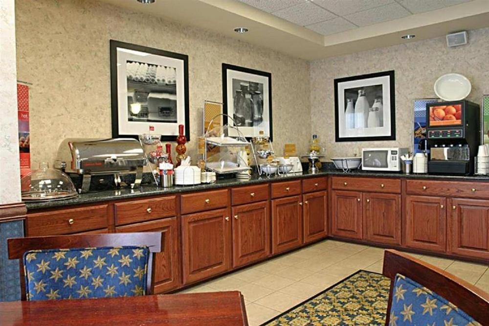 Hampton Inn Laporte La Porte Ресторант снимка